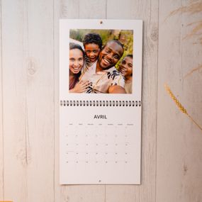 Calendario mural cuadrado
